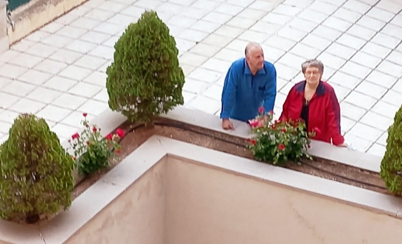 La pareja de ucranianos en su casa de Zamora. Foto cedida