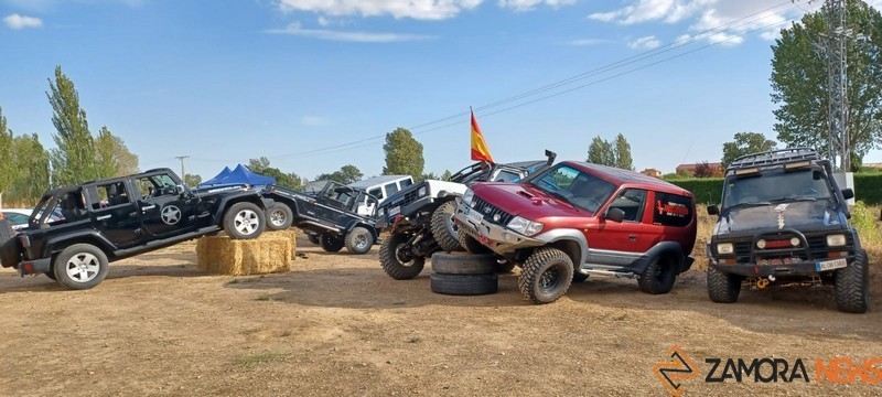 Exhibición de coches en solidaridad con la Sierra de la Culebra