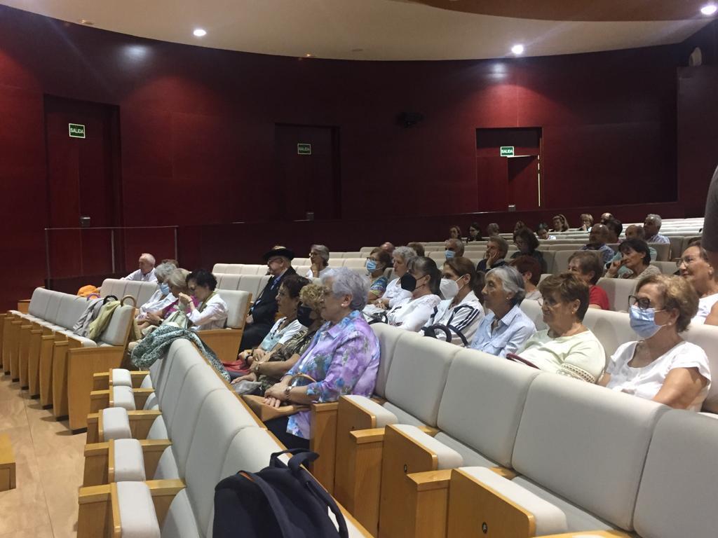Presentación resultados programa implementación de un sistema para la promoción del envejecimiento saludable en
población de personas mayores de 65 años