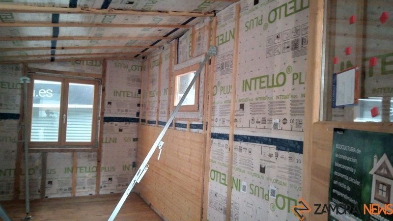 Interior de la casa de madera