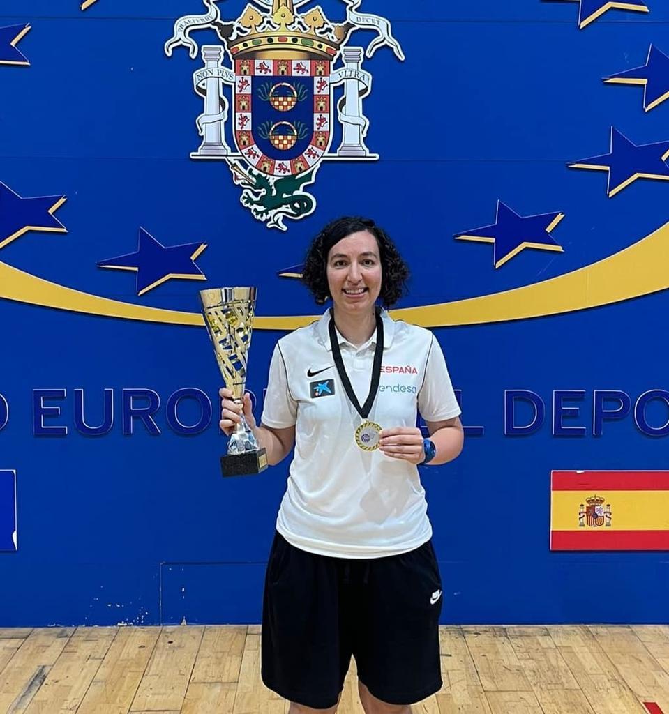Cristina Lázaro con la medalla de oro en el Torneo de la Amistad disputado en Melilla por la Selección Sub-15