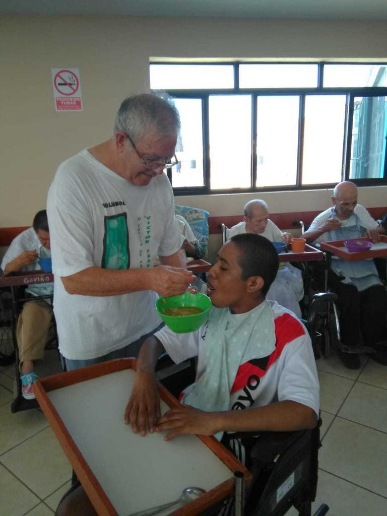 Pedro Rosón durante su misión en el hospital de la Orden de San José de Dios en Perú. Fotografía: CEDIDA