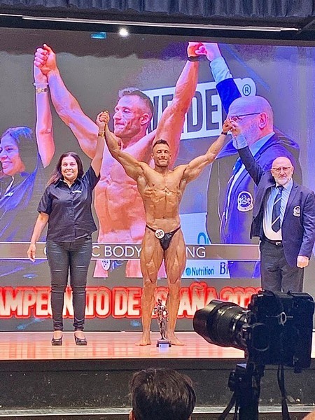 Rubén Prieto celebra el oro en la categoría absoluta