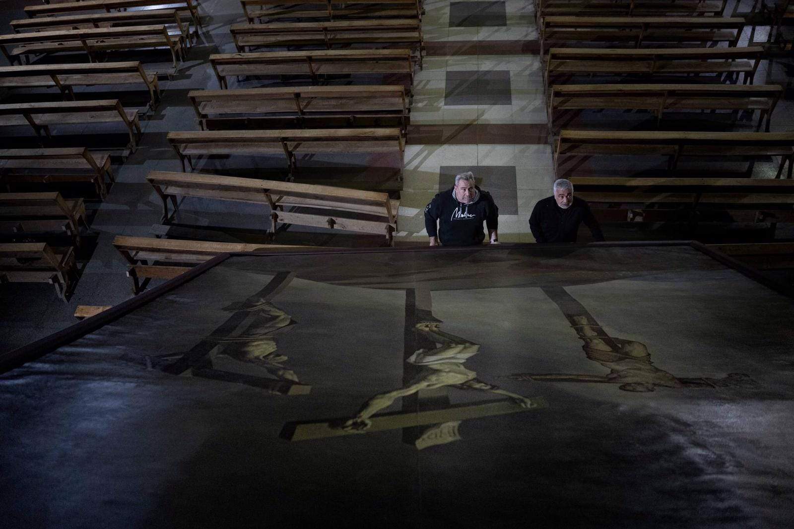 El Calvario del pintor José María Castilviejo durante su traslado a la iglesia de María Auxiliadora