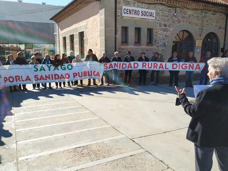 Concentración en defensa de la Sanidad en Bermillo de Sayago
