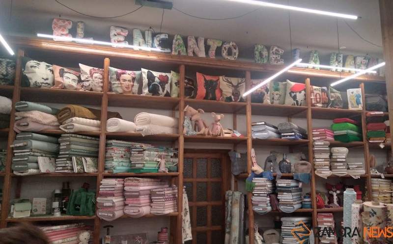 La estantería que pertenecía al desaparecido comercio García Casado
