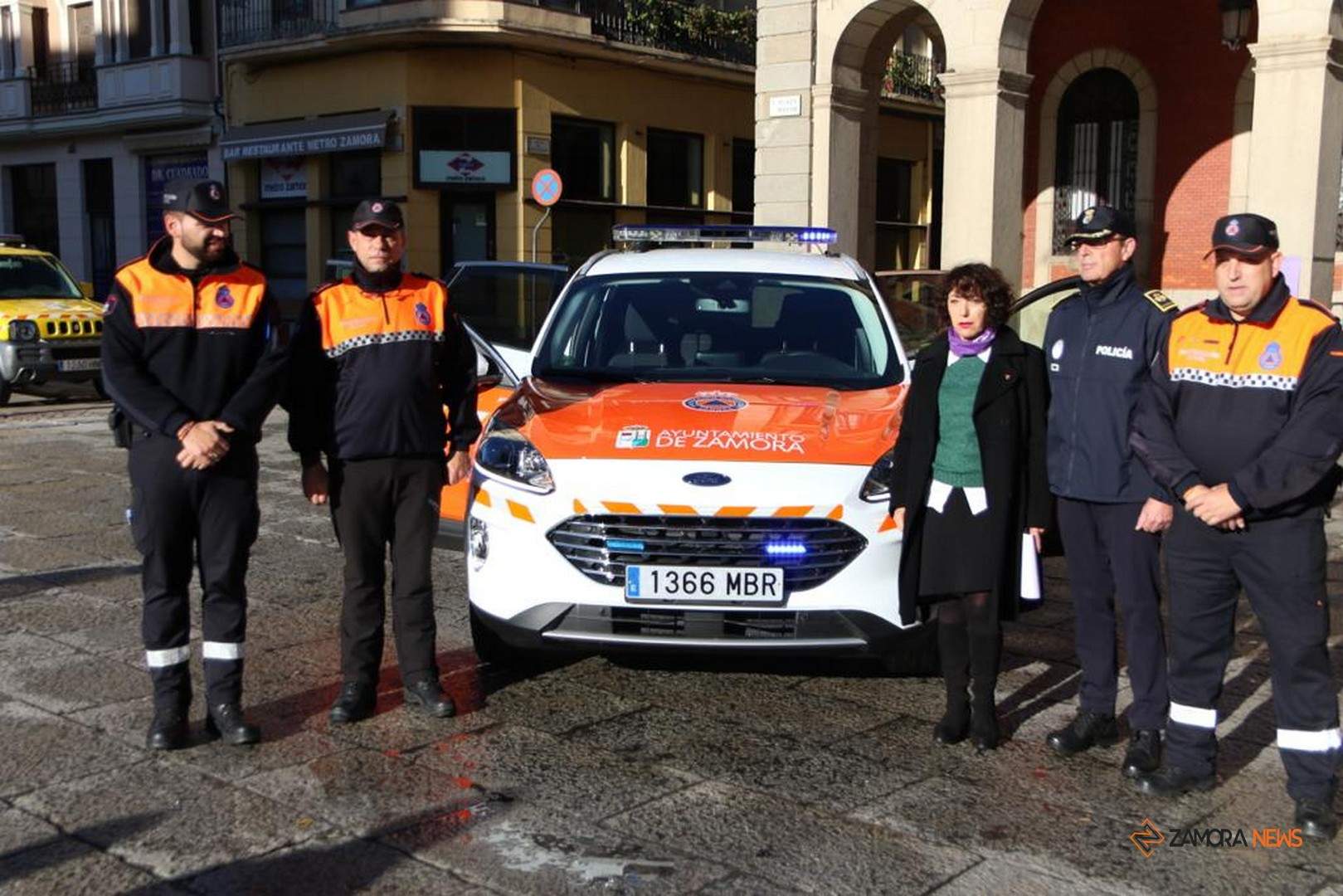 Presentación y entrega de un nuevo vehículo de Protección Civil_3
