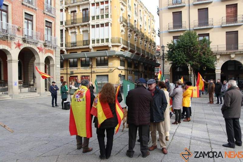 Simpatizantes de Vox en la Plaza Mayor