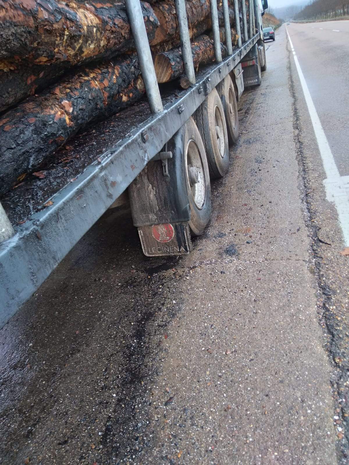 Ceniza y baches en Ferreras de Abajo (1)