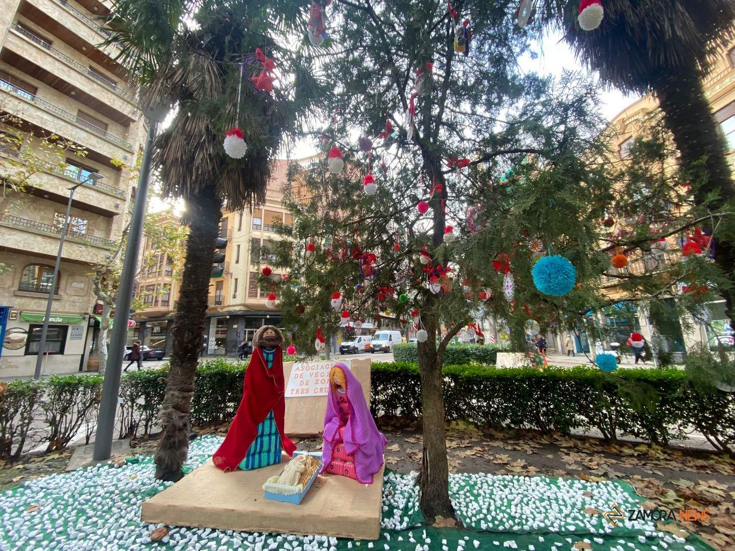 Decoración navideña en la avenida Tres Cruces_2