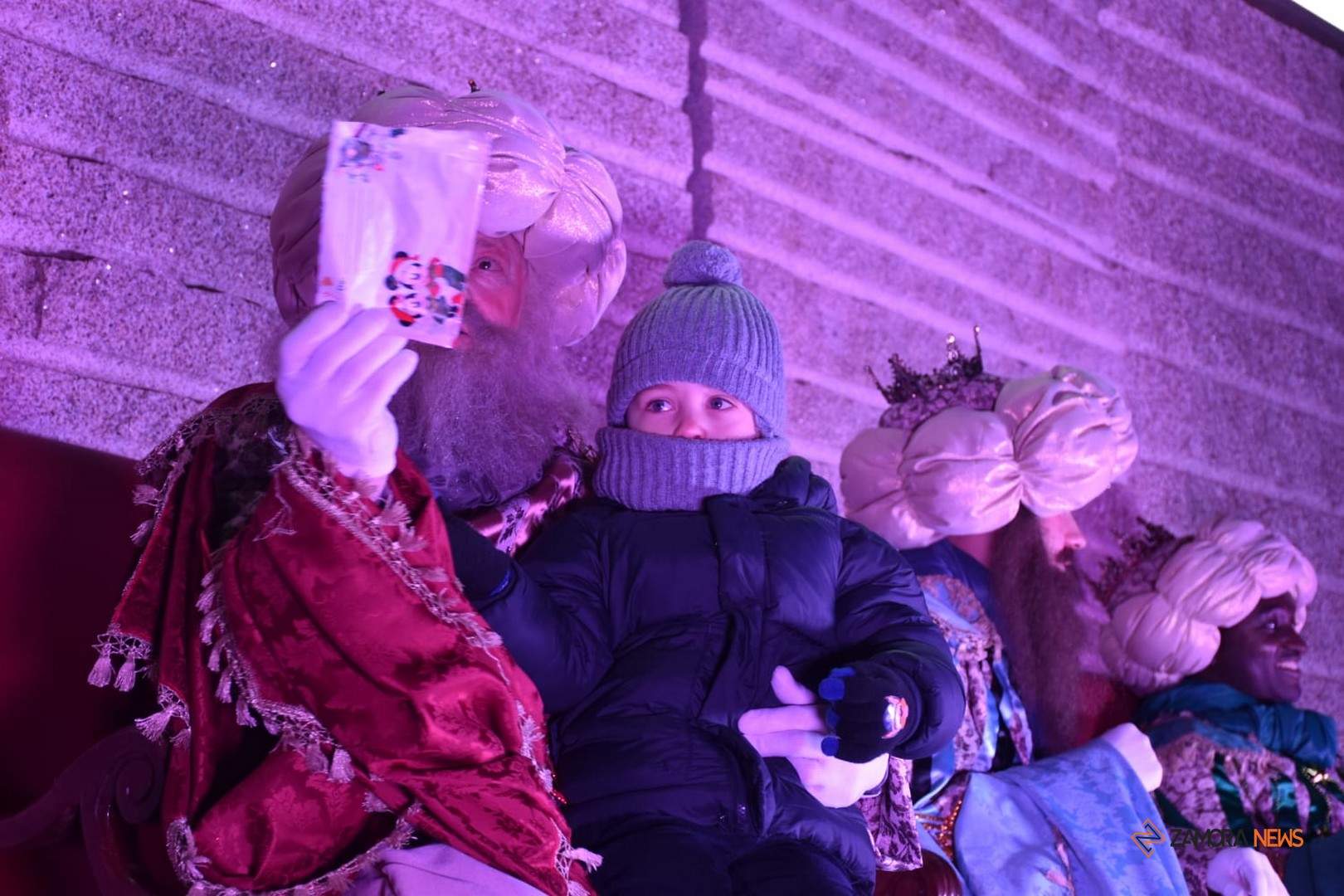 Los Reyes Magos recogen personalmente las últimas cartas de los niños zamoranos_7