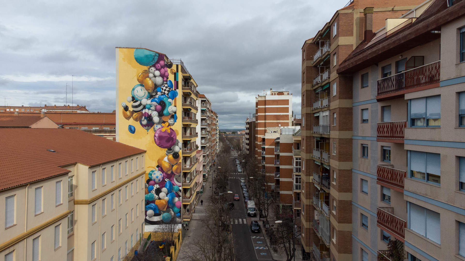 nuevo mural en Príncipe de Asturias, titulado 'La suelta de globos'