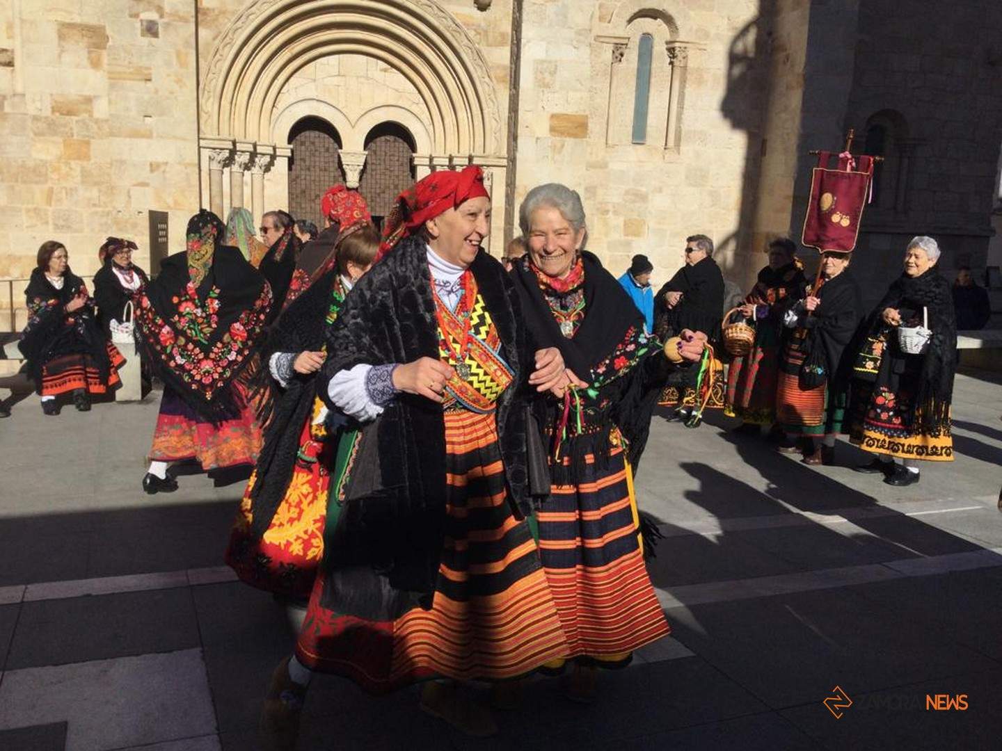 Celebración adelantada de la Águedas de San Lorenzo por el centro de Zamora_4