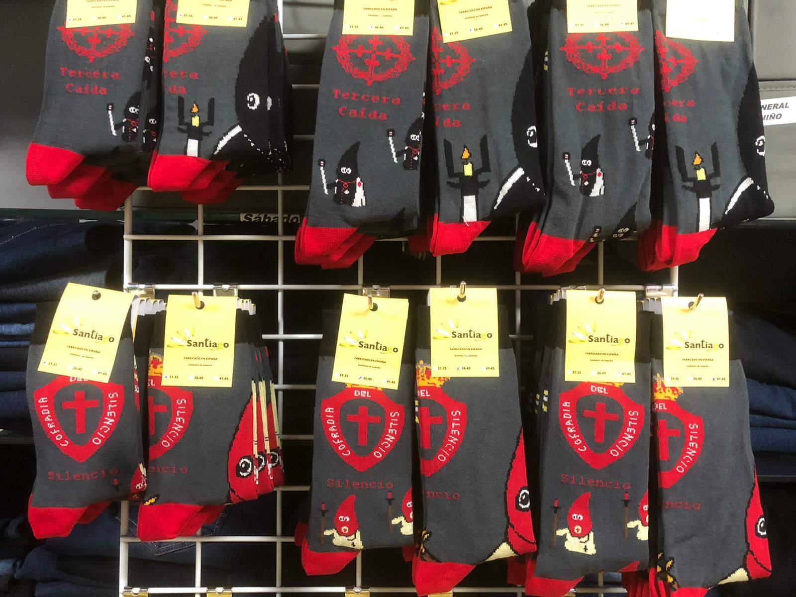 Nuevos modelos de los calcetines sobre la Semana Santa zamorana. Fotografía: Santiago Textil