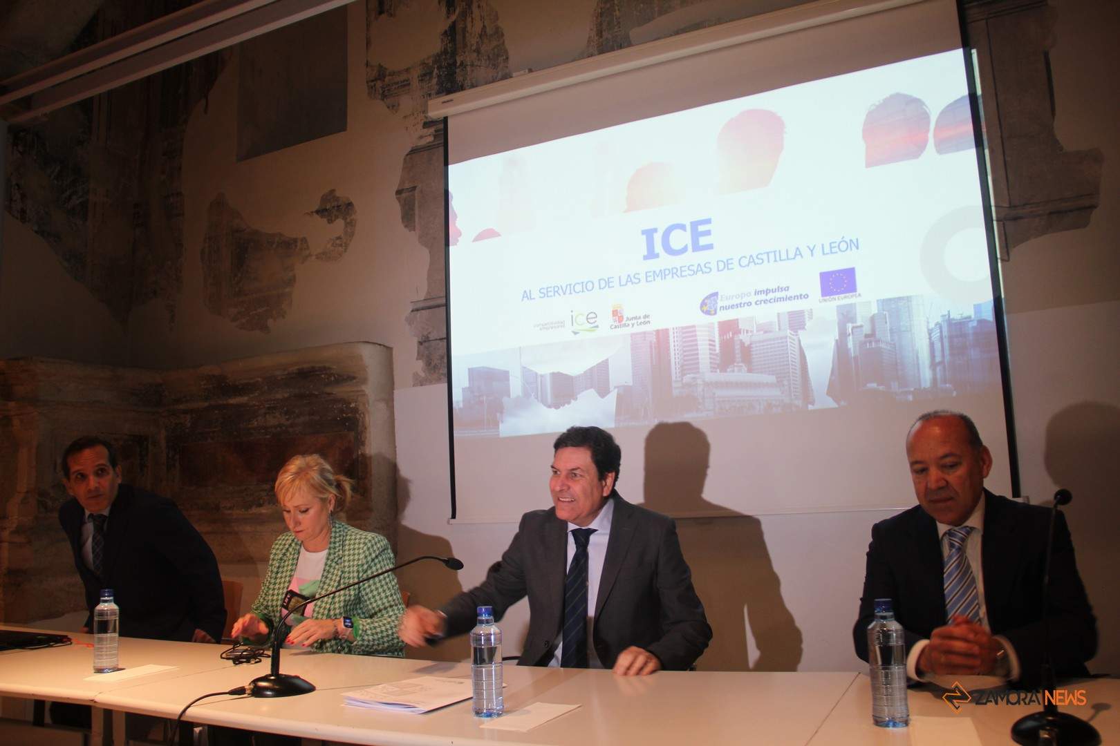 Presentación medidas de apoyo empresarial ICE de la Junta con al presencia del consejero Carlos Fernández Carriedo y la delegada territorial Leticia García_2