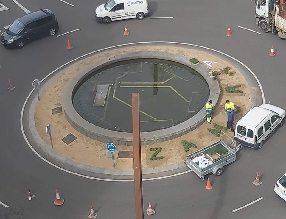 Glorieta de la Plaza de Alemania tras la intervención de los operarios municipales. Fotografía: A.S.P.