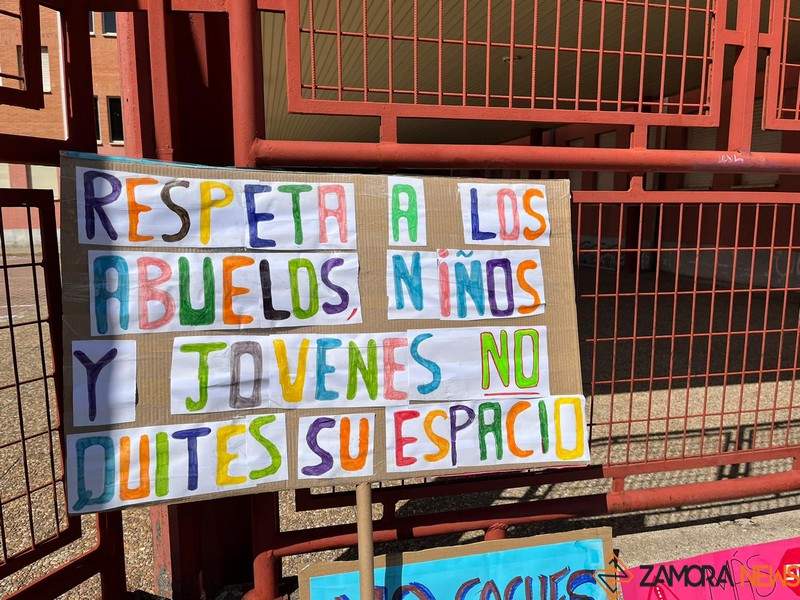 Concentración de los vecinos de La Vaguada (2)