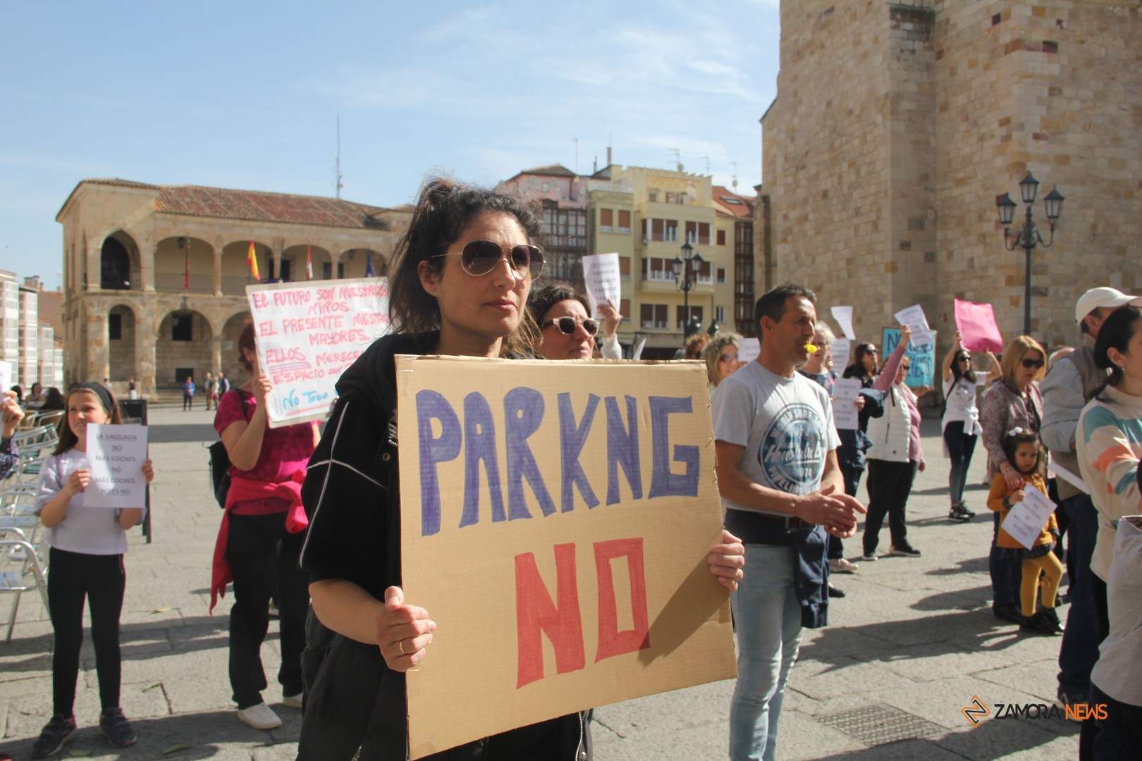 Los vecinos de La Vaguada protestan ante el Ayuntamiento_4