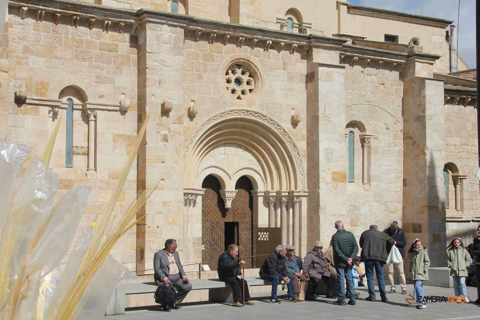 Palmas de Ramos con la iglesia de Santiago del Burgo de fondo (2)