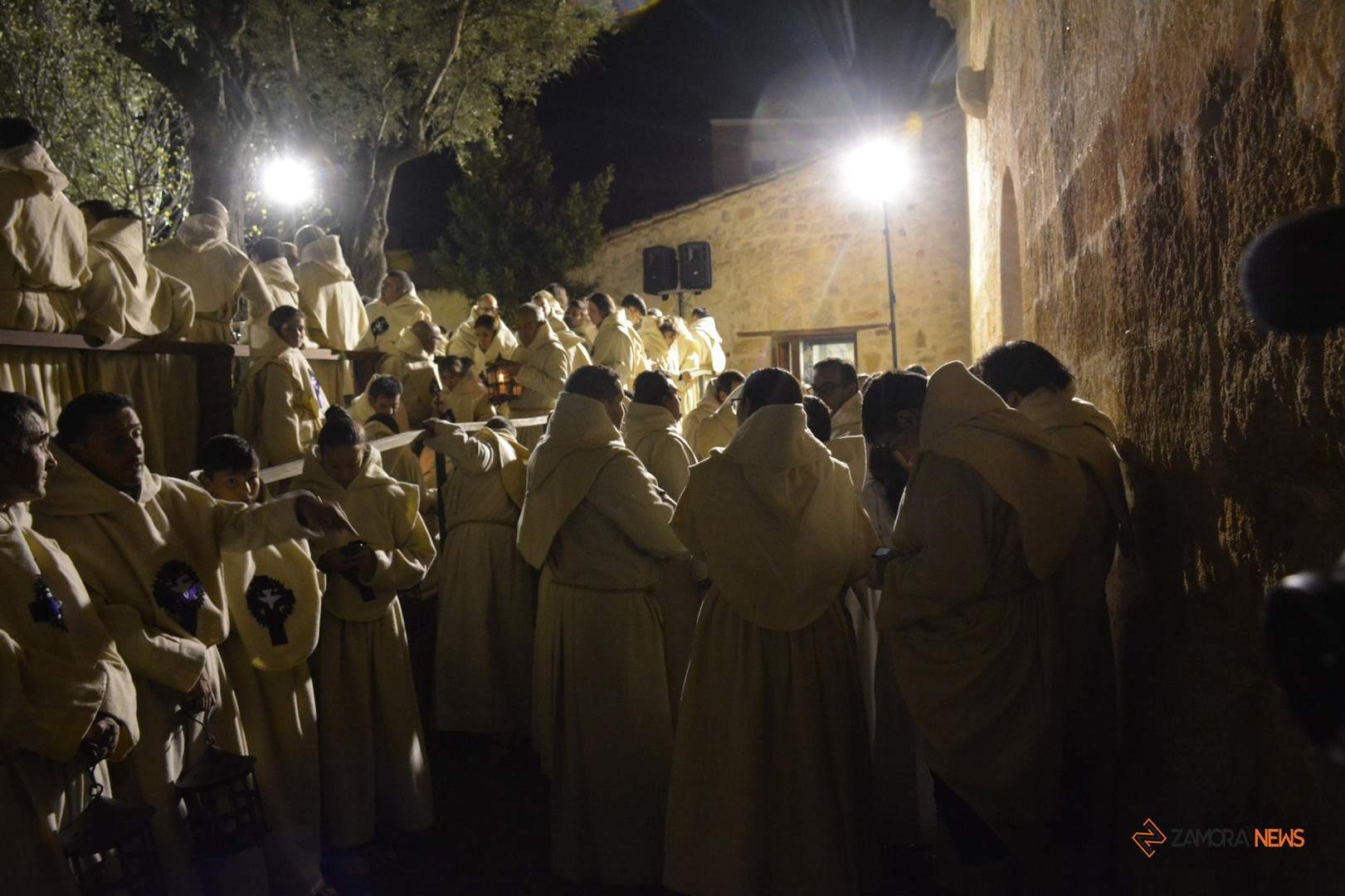 Proclamación de la Pasión de nuestro Señor en el atrio de la Catedral de la cofradía del Espíritu Santo