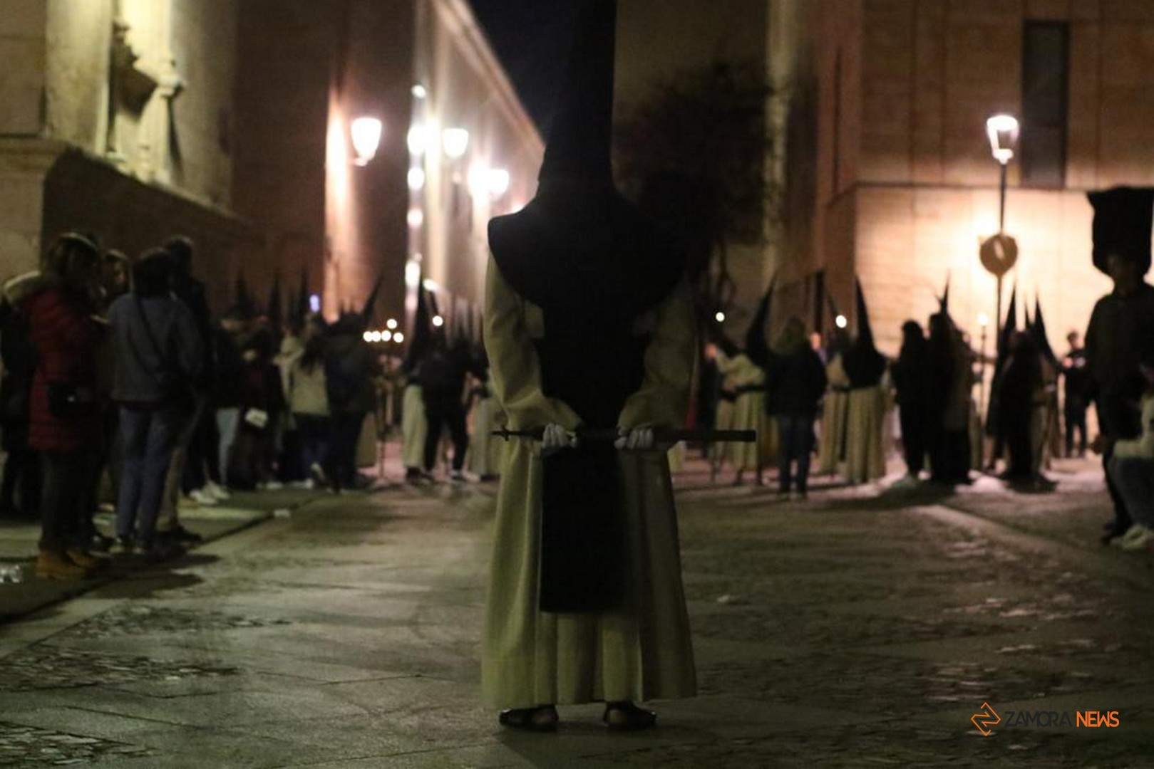 La Plaza de Viriato revive las últimas palabras de la crucifixión_10