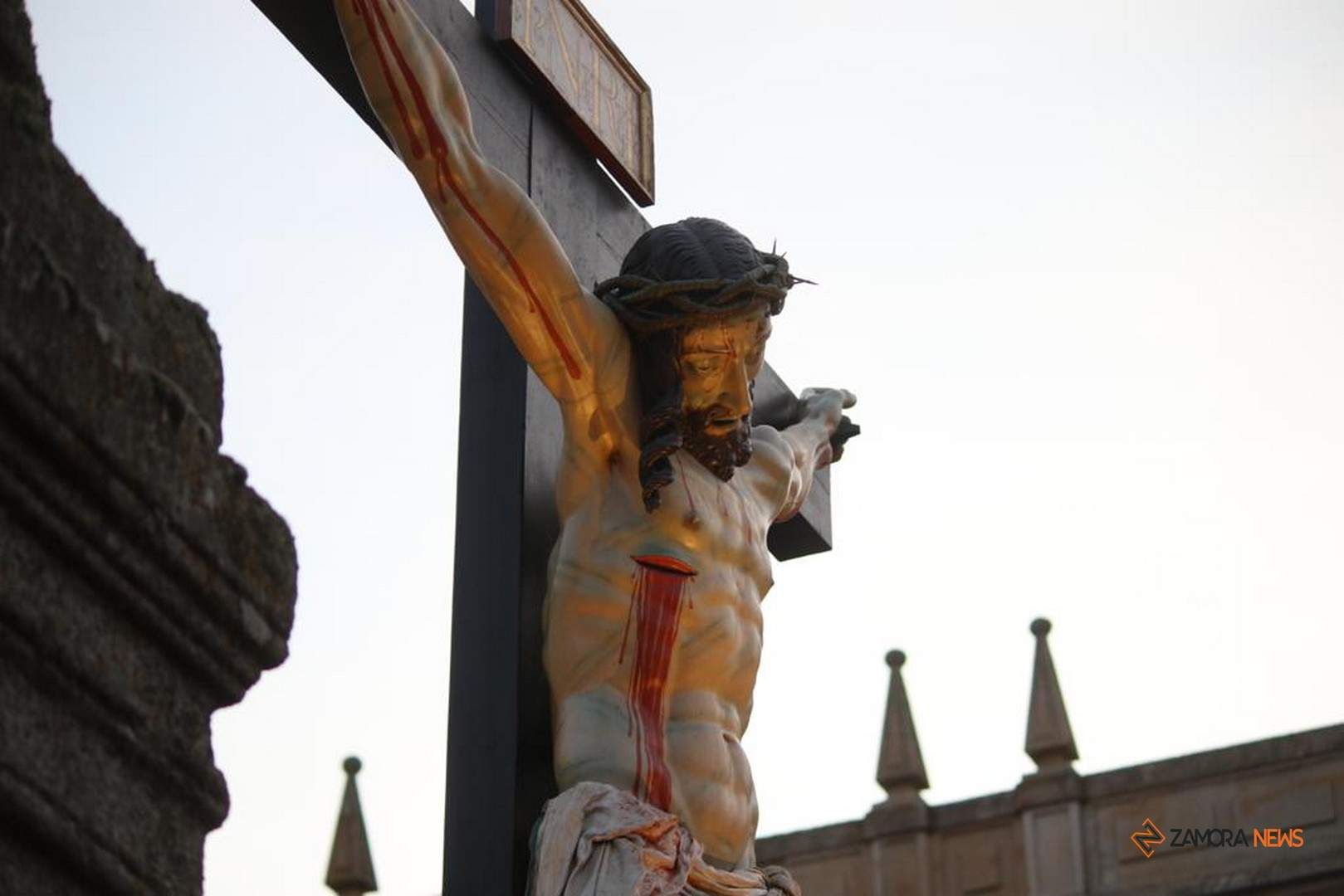 Zamora se sume en el Silencio ante el Smo. Cristo de las Injurias