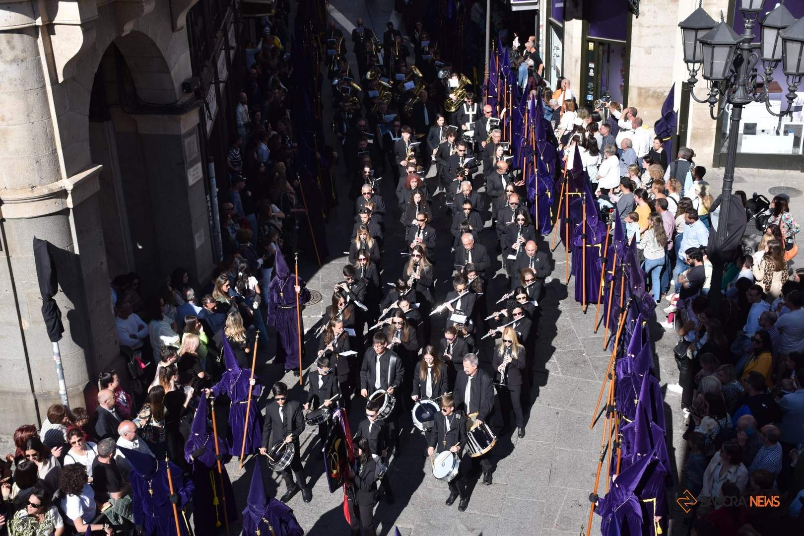 San Vera Cruz vuelve a desfilar por las calles de una abarrotada Zamora_19