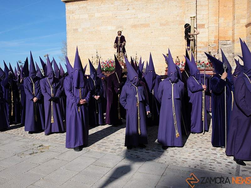 Viernes Santo, primer recorrido Cofradía de Jesús Nazareno y Ánimas de la Campanilla