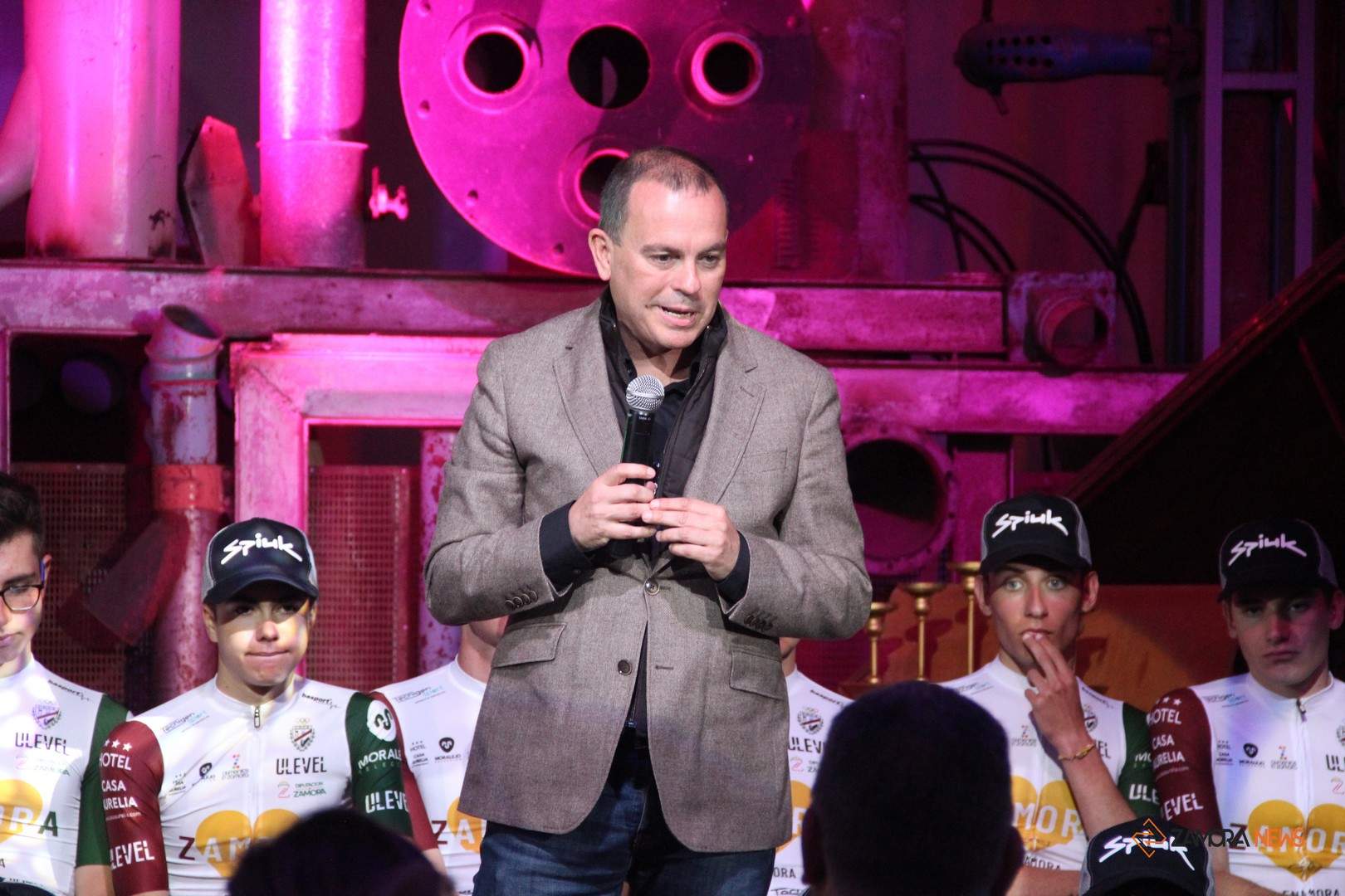 Francisco Requejo durante la presentación del Zamora Enamora Cycling Team