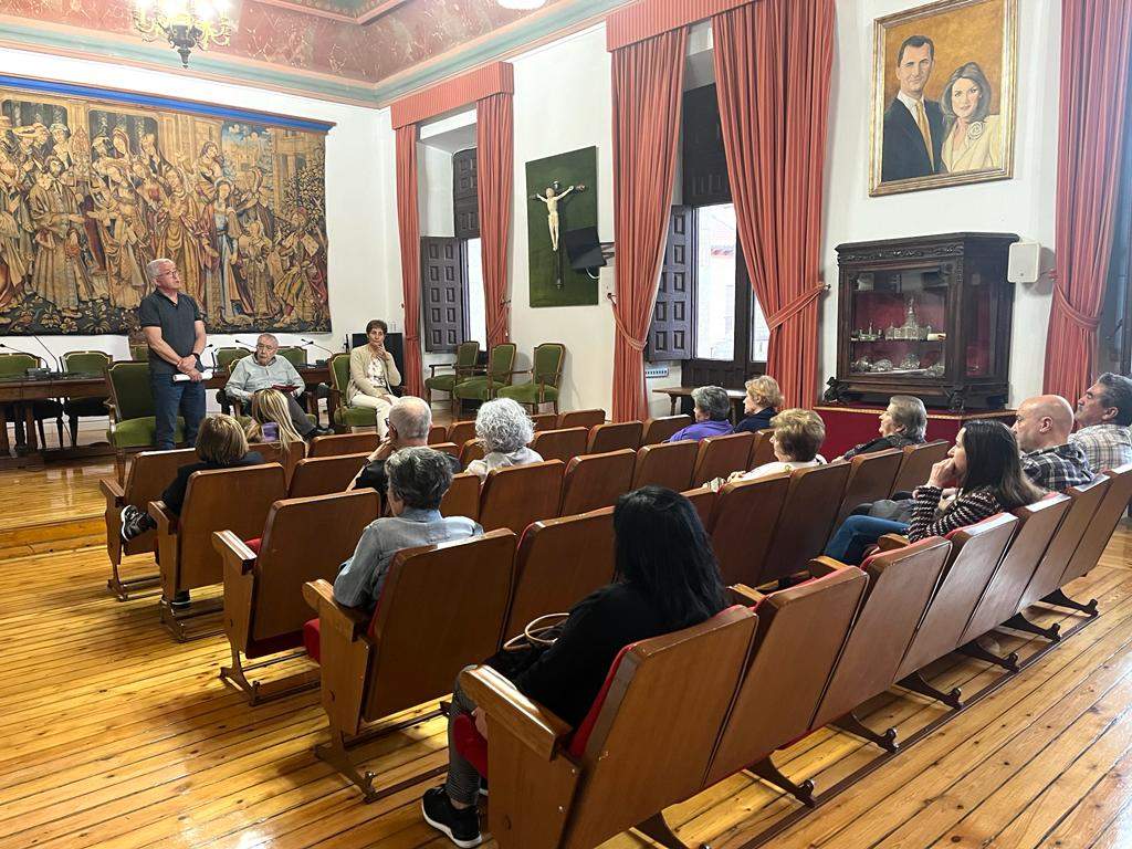 Reunión de la MDSPZ. Los portavoces del Movimiento por la Sanidad Pública, Jerónimo Cantuche y Carlos Pedrero, acompañados por Esther Crespo y Raquel Núñez, portavoces de la Plataforma en Defensa de la Sanidad Pública de Toro y su Alfoz