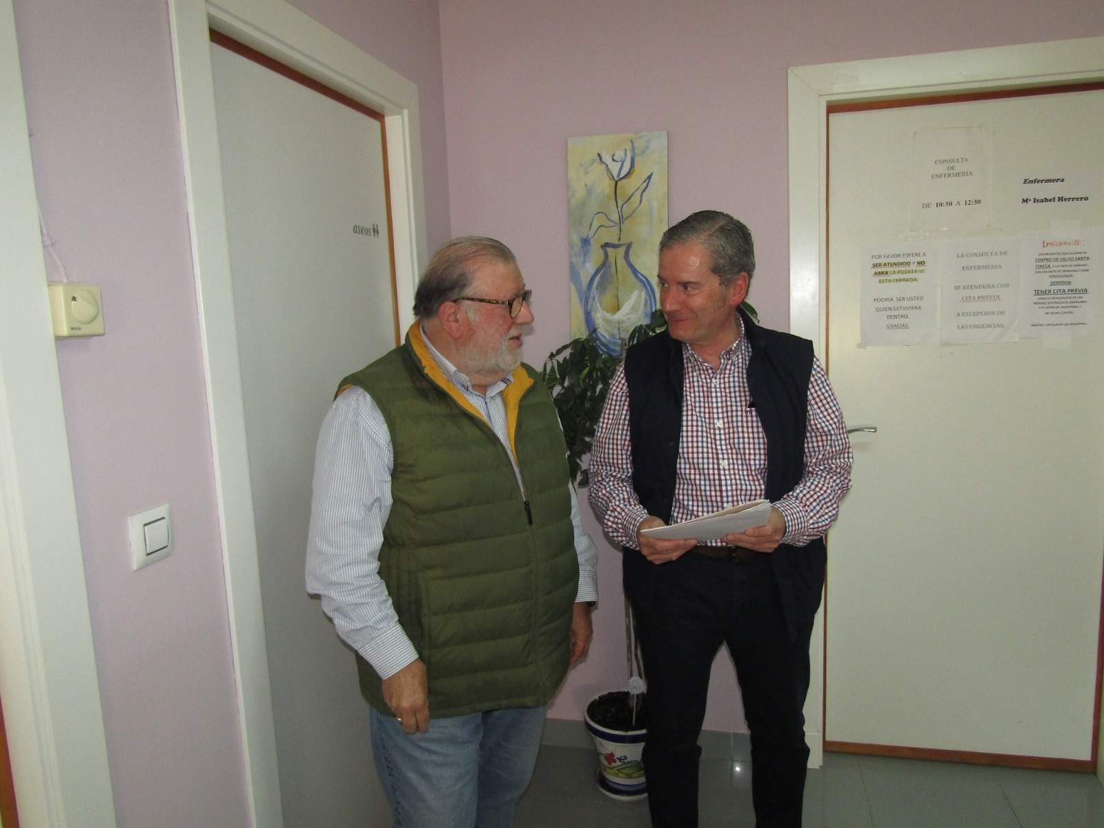 José Hernández y Porfirio Domínguez en su visita a las obras del Consultorio Médico de Villaralbo