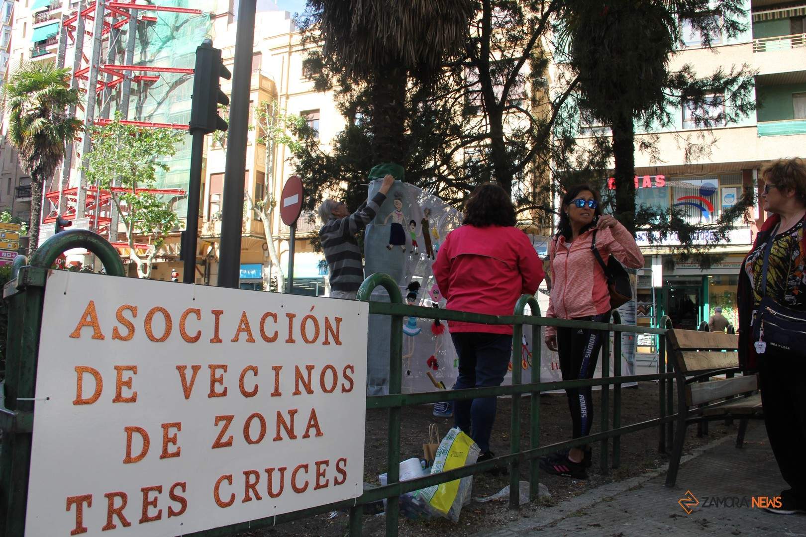 Intervención artística de la asociación de vecinos de Tres Cruces_9