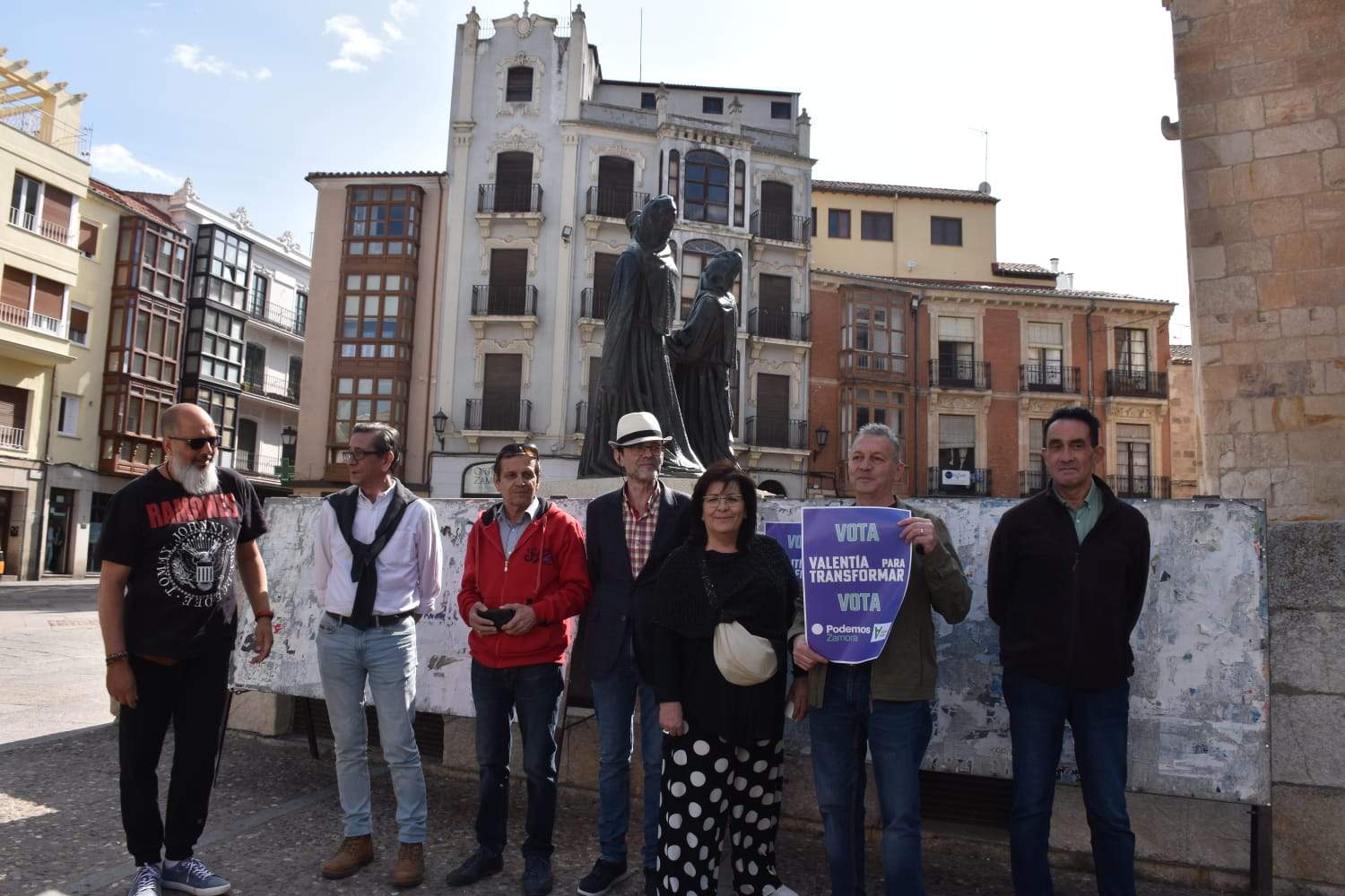 Pega de cartel de Podemos