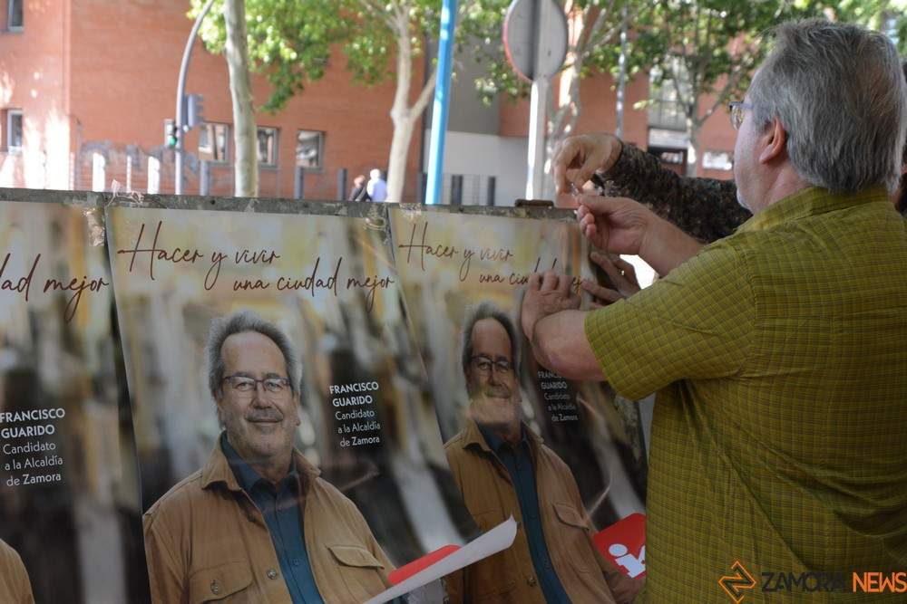 Pegada de carteles IU