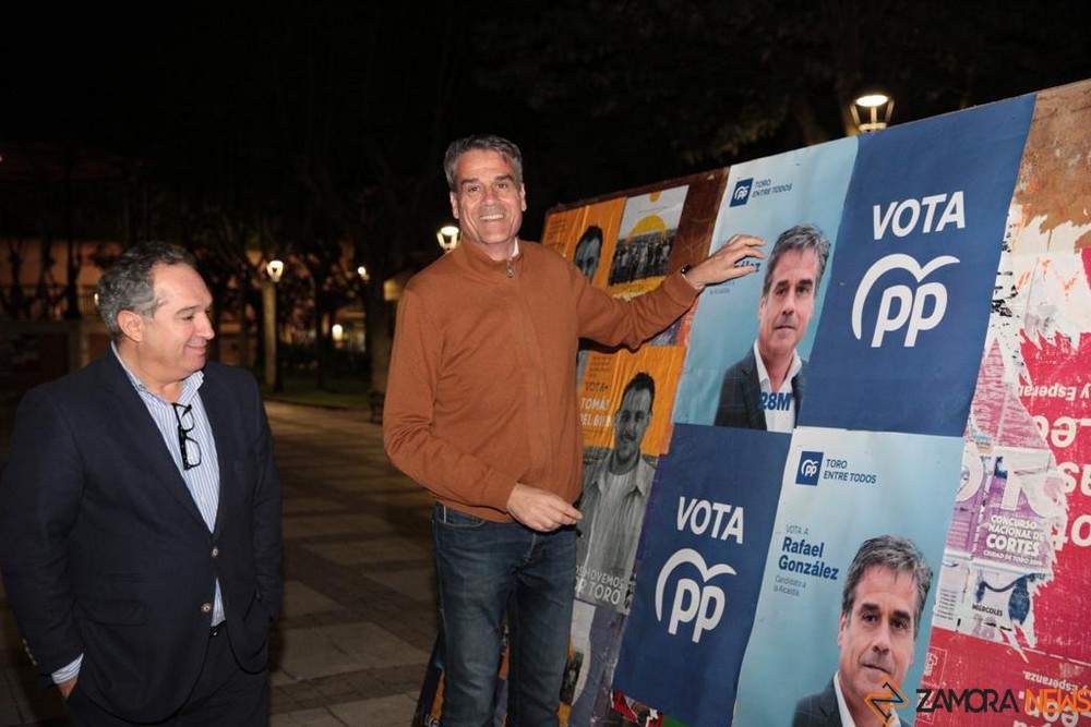 toro pegada carteles (6)