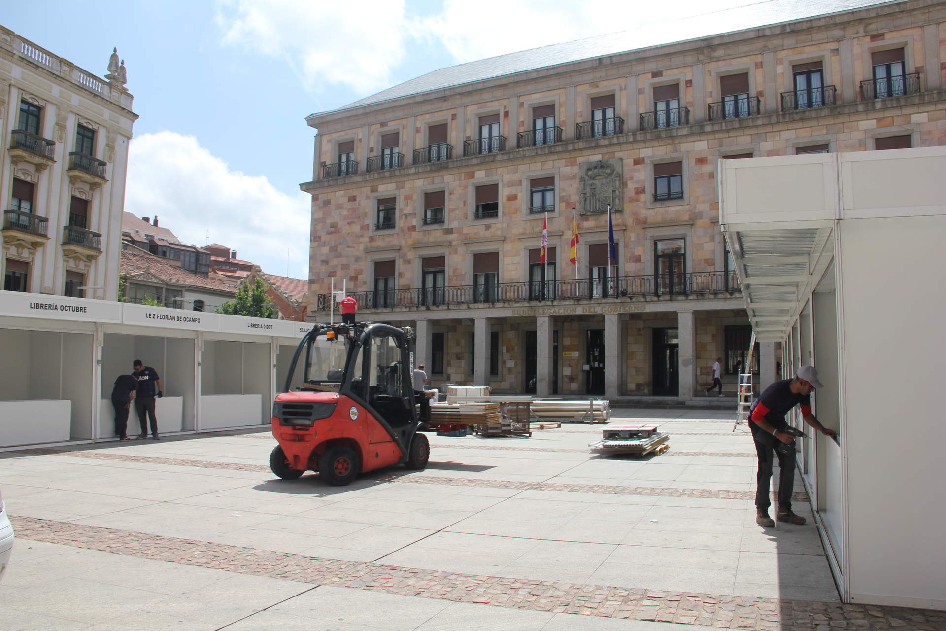 Preparativos para la Feria del Libro en Zamora 2023