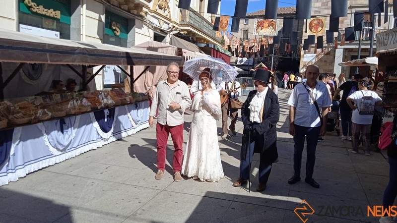 Inauguración feria modernista (2)