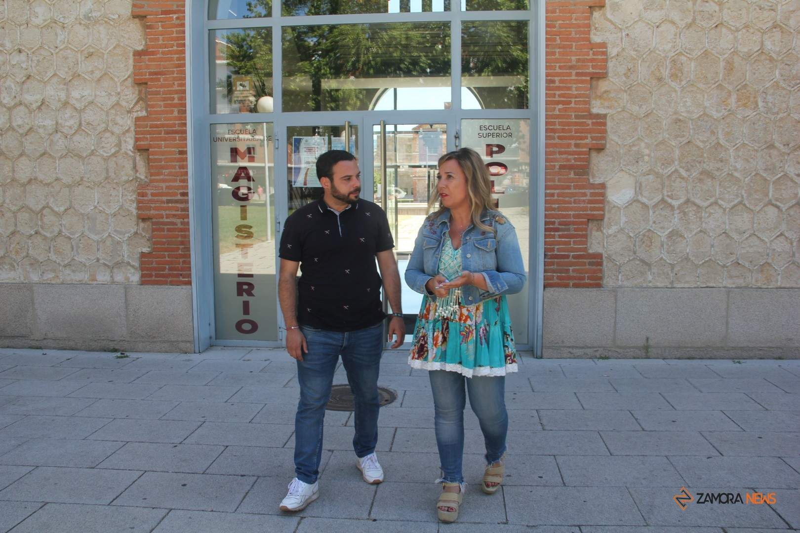 Eloy Tomé y Rocío Ferrero, de Zamora Sí, a las puertas del Campus Viriato_3