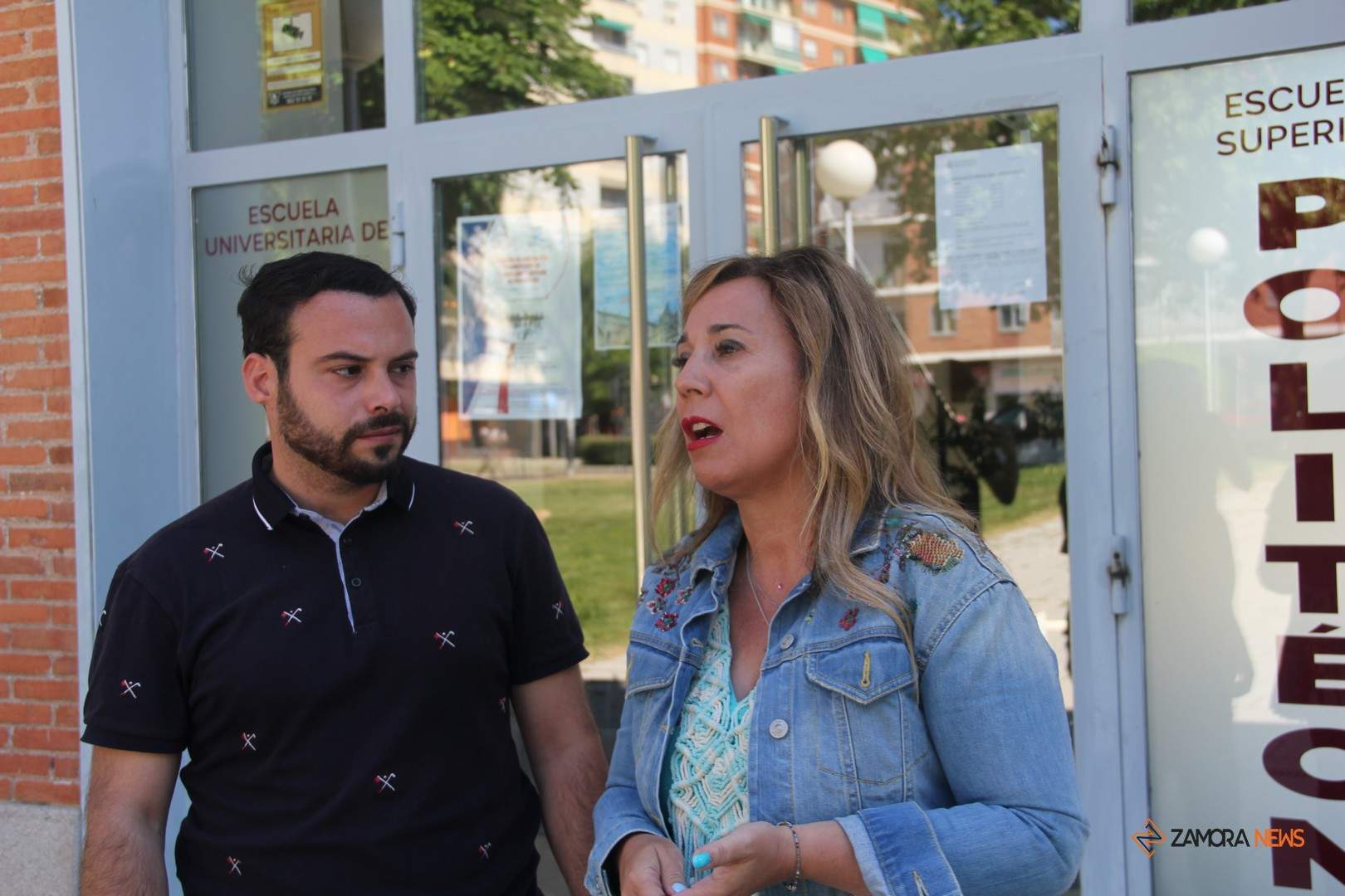 Eloy Tomé y Rocío Ferrero, de Zamora Sí, a las puertas del Campus Viriato_2