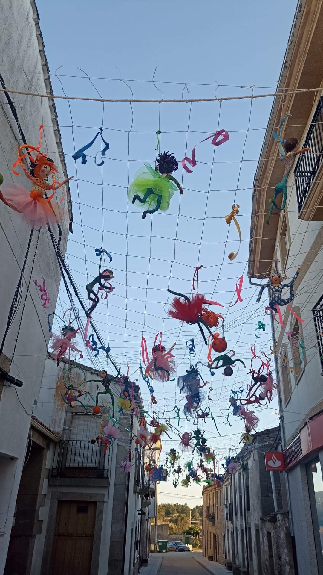 Decoración calle Teniente Chamorro por la AC La Mayuela. Fotografía: CEDIDA