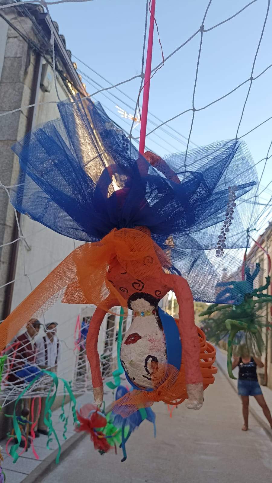 Decoración calle Teniente Chamorro por la AC La Mayuela. Fotografía: CEDIDA