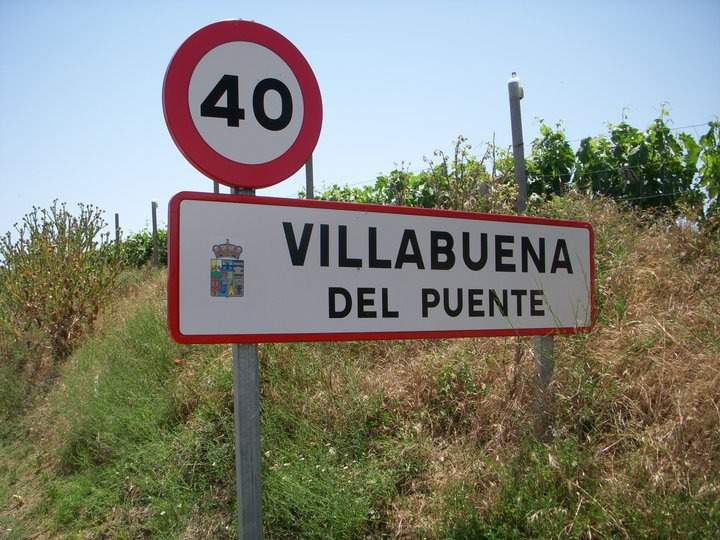 Señal entrada a Villabuena del Puente