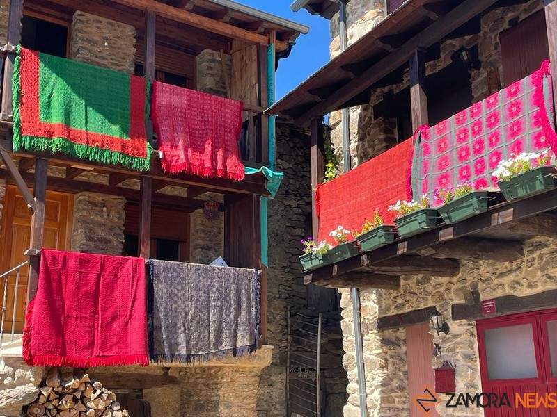 Porto y sus 300 aros de ganchillo_12