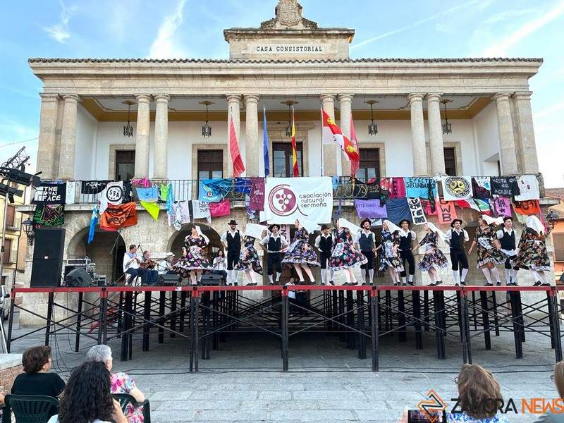 Jerusalem Folklore Ensemble (2)