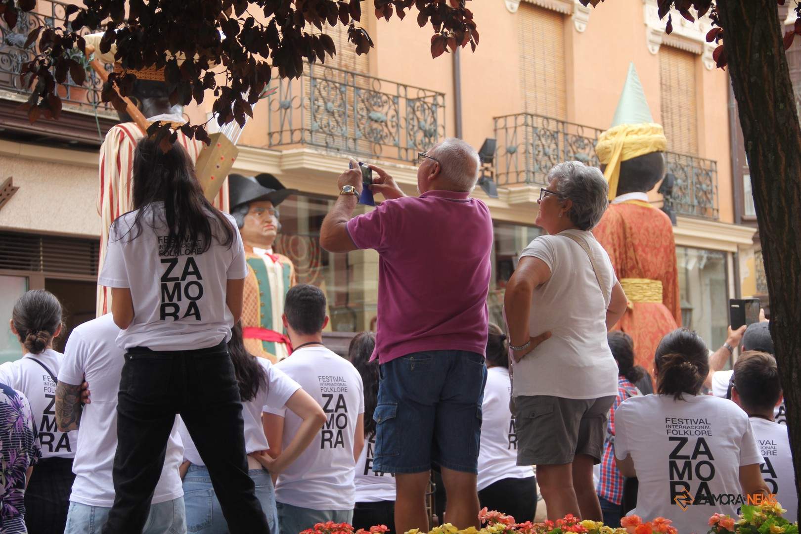Los Gigantes y Gigantillas de la Ciudad de Zamora pasean por el centro de la ciudad dentro del Festival de Folklore Zamora 2023_39 - copia