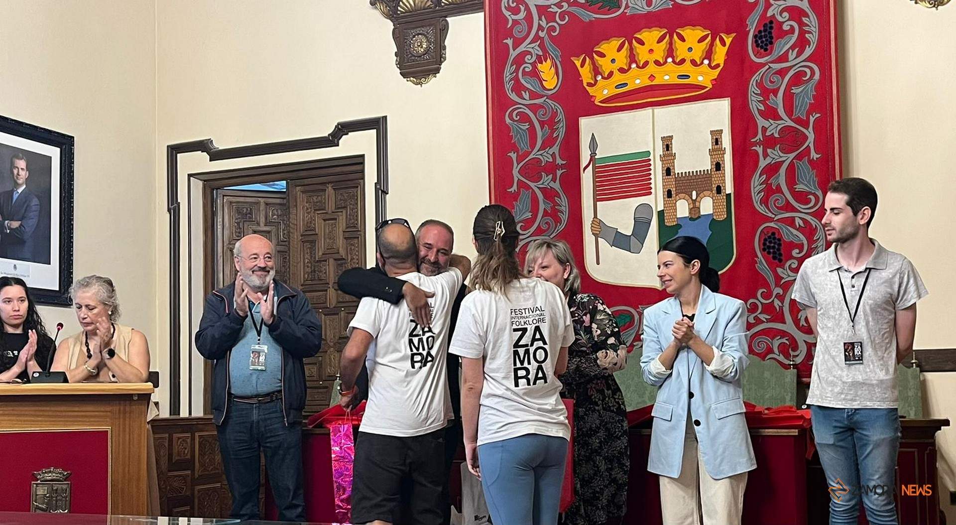 Los grupos populares participantes en el FIF Zamora durante el recibimiento del Ayuntamiento de Zamora_2