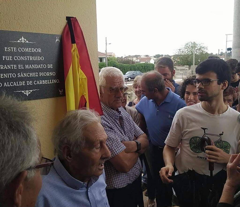 Reconocimiento al exalcalde de Carbellino, Benito Sánchez Piorno, durante la inauguración del nuevo comedor social. Fotografía: @carbellinodesayagozamora