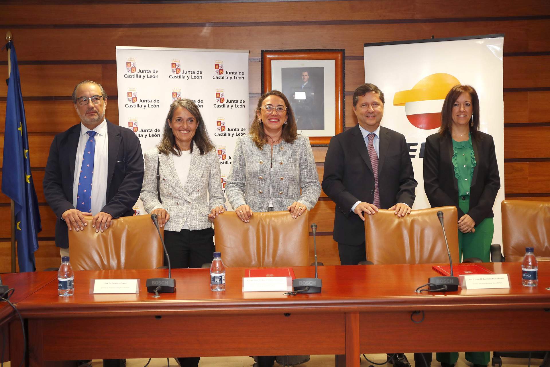 Firma convenio colaboración entre la Junta y Repsol para fomentar el uso de combustibles renovables en el sector de transporte de viajeros