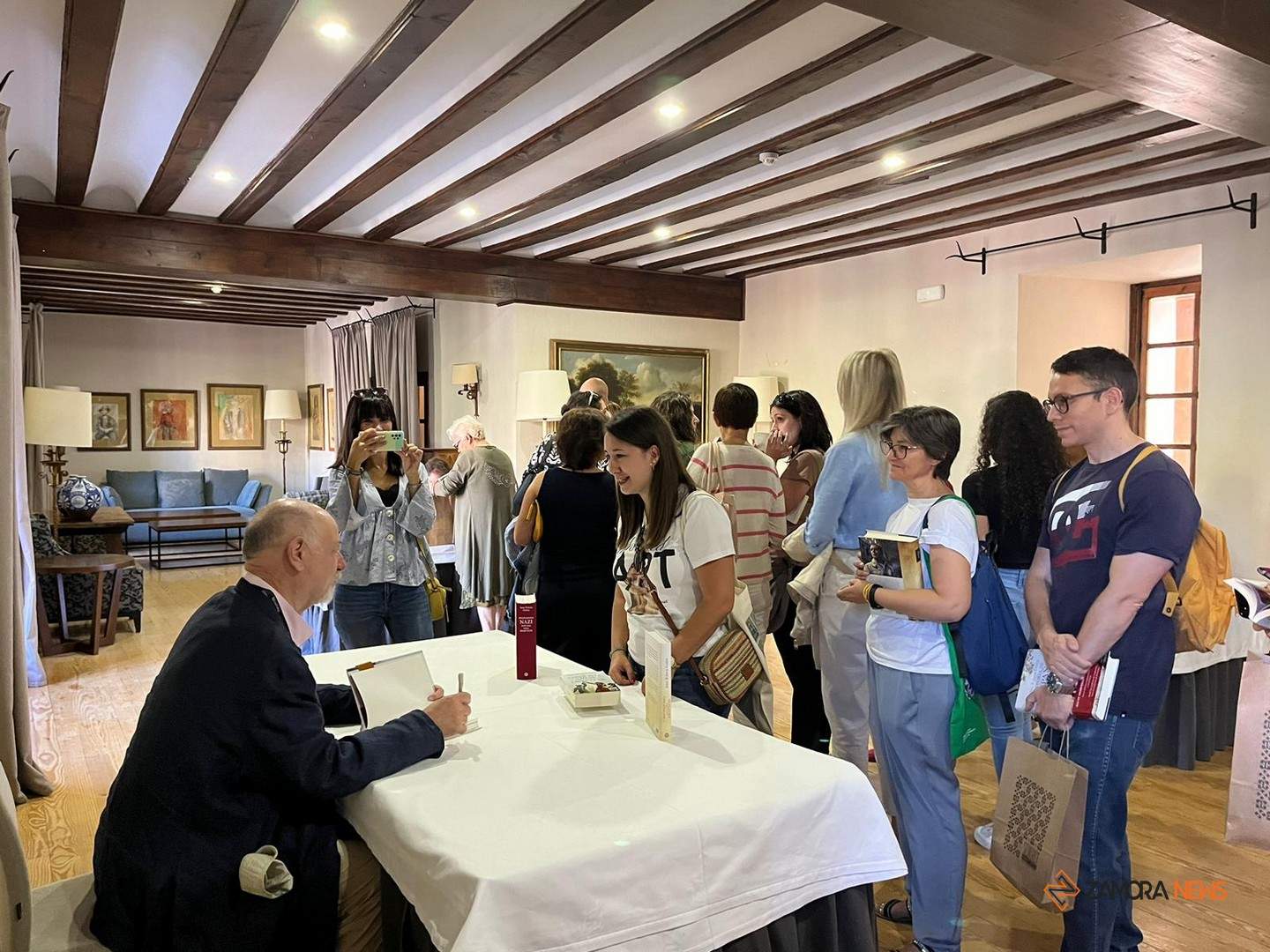 Los premios Planeta Juan Eslava, Javier Moro y Javier Sierra en la firma de libros en Zamora_2