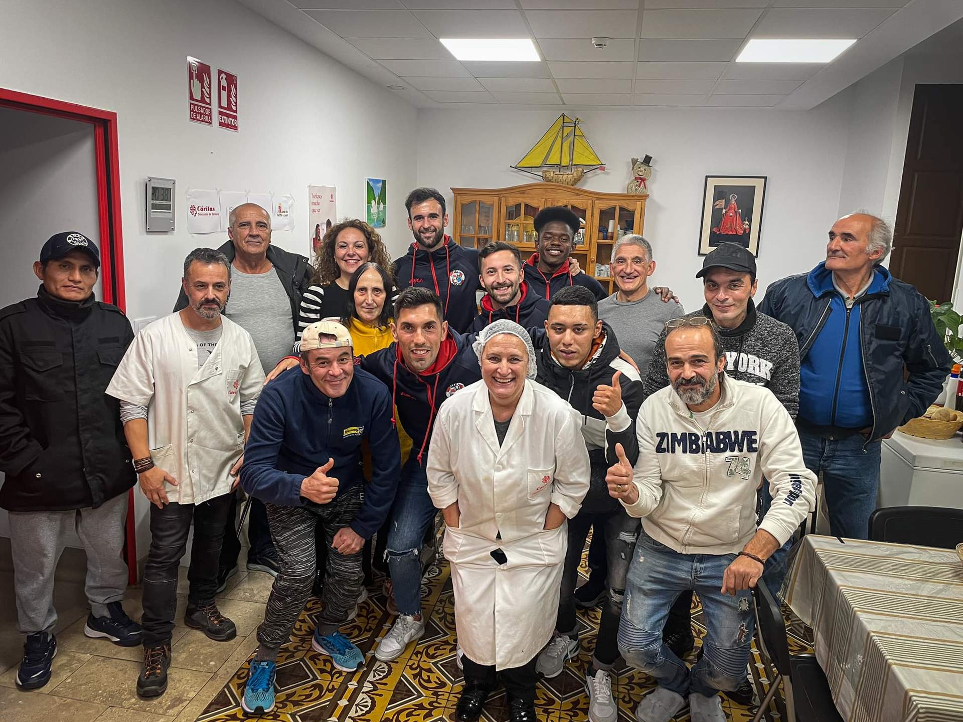 Jugadores del Zamora acuden a Casa Betania (2)